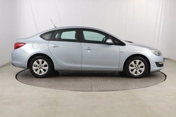 Opel Astra J Sedan 1.6 Twinport ECOTEC 115KM 2015 Opel Astra 1.6 16V, Salon Polska, Serwis ASO, zdjęcie 5
