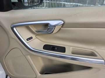 Volvo S60 II Sedan Facelifting 2.0 T5 DRIVE-E 245KM 2015 VOLVO S60 II Premium Plus T5, 2.0l benzyna 245KM Dokumentacja pochodzenia, zdjęcie 31