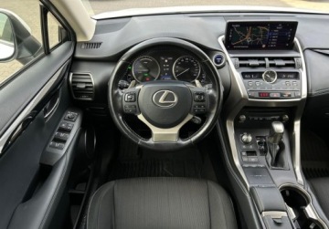 Lexus NX I SUV Facelifting 300h 197KM 2019 Lexus NX Elegance, Hak, Tempomat, Podgrzewane fotele, Rozpoznawanie znakow, zdjęcie 4