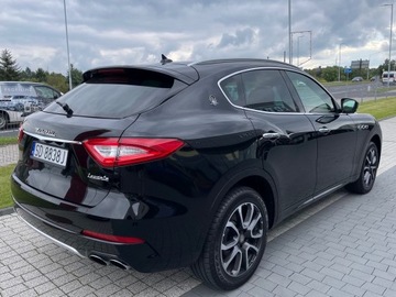 Maserati Levante 3.0 V6 GDI 350KM 2017 Maserati Levante 3.0 benz 349KM 2017r czarny- czerwone wnętrze Stan idealny, zdjęcie 6