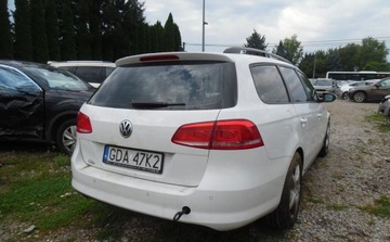 Volkswagen Passat B7 Variant 1.6 TDI CR DPF BlueMotion 105KM 2011 Volkswagen Passat 2011r, 1.6 TDI, Uszkodzony lewy bok, Pali. VAT 23 1.6, zdjęcie 2