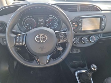 Toyota Yaris III Hatchback 5d Facelifting 2017 1.5 Dual VVT-iE 111KM 2019 Toyota Yaris Toyota Yaris 1,5-Dual-VVT-iE, serwisowany w ASO, 1.5 Benzyna, zdjęcie 14
