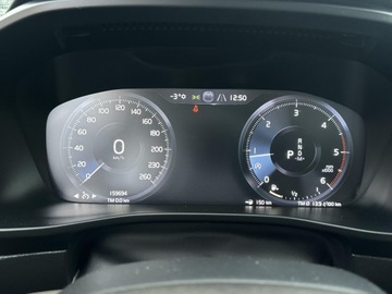 Volvo XC40 Crossover 2.0 D3 150KM 2019 Volvo XC 40 D3 2.0d 150KM Inscription / Hak Kamera, zdjęcie 25