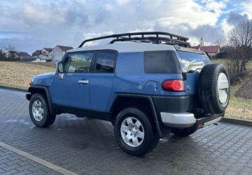 Toyota FJ Cruiser 4.0 239KM 2011 Toyota FJ Toyota FJ 4.0 4x4 4.0 Benzyna 239KM, zdjęcie 4