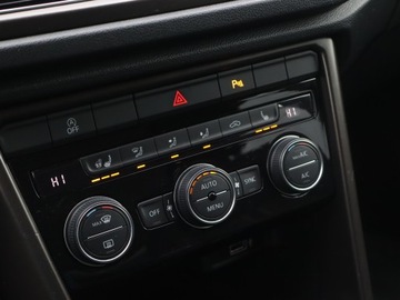 Volkswagen T-Roc I SUV 1.0 TSI 115KM 2018 VW T-Roc 1.0 TSI, Salon Polska, Klima, zdjęcie 14