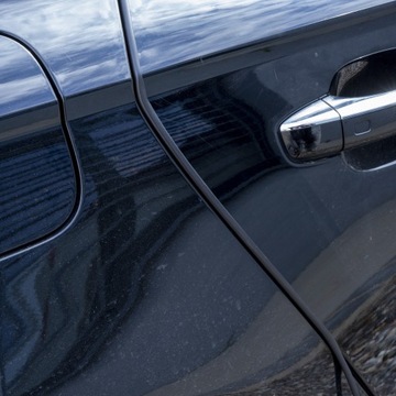 ПРОФИЛЬНАЯ НАКЛАДКА АВТОМОБИЛЬНОЙ ДВЕРИ - ЧЕРНАЯ