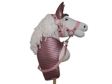 ZESTAW NR 1 DLA HOBBY HORSE RÓŻOWY A3: DERKA, NAUSZNIKI, KANTAR, WODZE