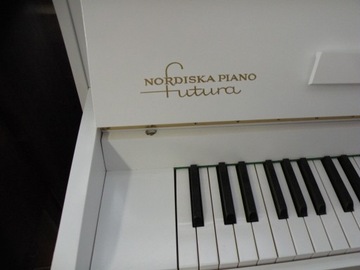 NORDISKA PIANO белый, как новый.