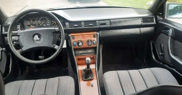 Mercedes W124 Sedan 2.0 105KM 1987 Mercedes-Benz W124 (1984-1993) Mercedes-Benz W124 (1984-1993) 2.0 Benzyna, zdjęcie 13