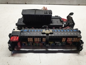 SKRZYNKA BEZPIECZNIKÓW BMW E46 2.0 DIESEL 8364540