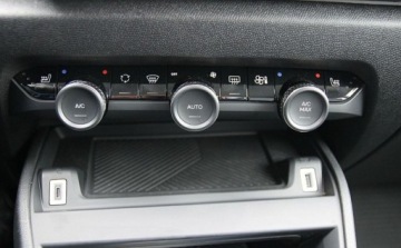 Citroen 2025 Citroen C4X C4 X 1.2 mHEV Max eDCT6 145KM Gwarancja od RiA 1.2 Hybryda, zdjęcie 24