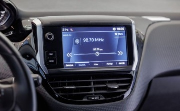 Peugeot 208 I Hatchback 5d Facelifting 1.2 PureTech 82KM 2019 Peugeot 208 1.2 PureTech GPF Signature SS 1.2 Benzyna 82KM, zdjęcie 24