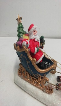 Дед Мороз в санях с оленями