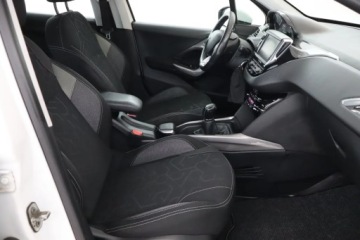 Peugeot 2008 I SUV Facelifting 1.2 PureTech 110KM 2018 Peugeot 2008 1.2 PureTech, Salon Polska, Navi, zdjęcie 8