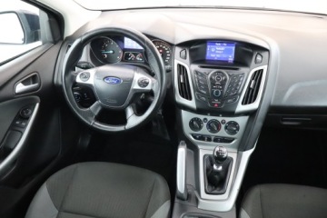 Ford Focus III Kombi 1.6 Duratorq TDCi DPF 115KM 2013 Ford Focus 1.6 TDCi, Navi, Klima, Parktronic,ALU, zdjęcie 6