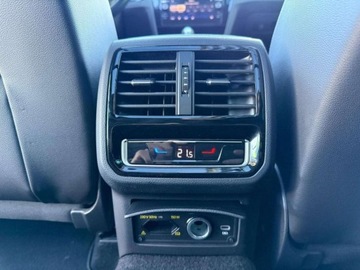 Volkswagen Passat B8 Variant Facelifting 2.0 TDI SCR 200KM 2022 Volkswagen Passat 2.0TDI 200KM Elegance DSGKameraMATRIXACCNiski PrzebiegAS, zdjęcie 31