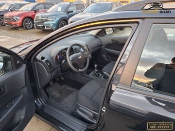 Hyundai i30 I CW Facelifting 1.4 DOHC 109KM 2011 Hyundai i30 1,4 benz klima elektryka wspomaganie oplacony 1.4 Benzyna, zdjęcie 9