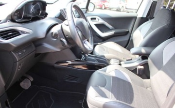 Peugeot 2008 I SUV Facelifting 1.2 PureTech 110KM 2019 Peugeot 2008 Kupuj Taniej. Tylko 38tys.km. Automat. Auto jak nowe. 1.2, zdjęcie 9