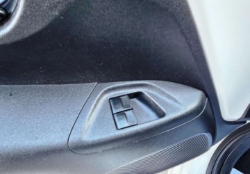 Citroen C1 II Hatchback 5d 1.0 VTi 72KM 2018 Citroen C1 1,0 Ben 72 KM Benzyna 72KM, zdjęcie 13