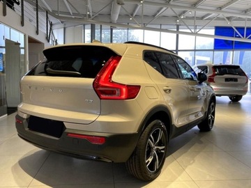 Volvo XC40 2025 VOLVO XC40 B4 Plus Dark Suv 2.0 (211KM) 2025, zdjęcie 1