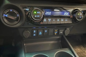 Toyota Hilux VIII Podwójna kabina Facelifting 2024 2.8 D-4D 204KM 2025 Toyota Hilux Dostepny od reki Pakiet holowniczy Pakiet Protection, zdjęcie 5