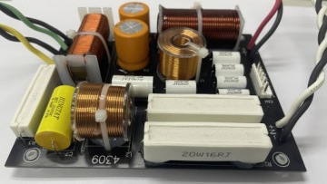 Студийный монитор JBL 4309 черный