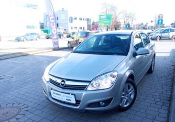 Opel Astra H Sedan 1.6 ECOTEC 115KM 2009 Opel Astra I wlasciciel 1.6 Benzyna 115KM, zdjęcie 2
