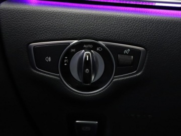 Mercedes Klasa E W213 2019 Mercedes E 200 mHEV 4x4 automat full LED, zdjęcie 34