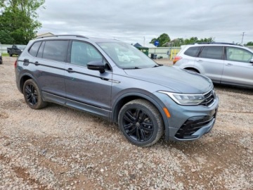 Volkswagen Tiguan II 2022 Volkswagen Tiguan 2022 VOLKSWAGEN TIGUAN SE R-LINE BLACK 2.0 Benzyna 184KM, zdjęcie 4