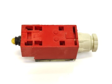 BERNSTEIN I-U1Z 10A 380В DPDT КОНЦЕВОЙ ВЫКЛЮЧАТЕЛЬ