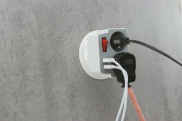 розетка-разветвитель с выключателем и USB-розетка с USB-портом чердак своими руками