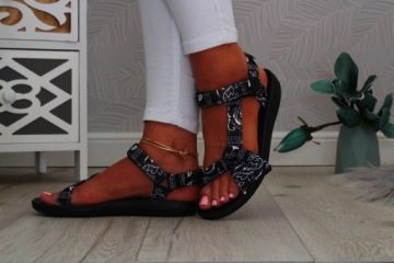 СПОРТИВНЫЕ САНДАЛИИ ЖЕНСКИЕ НА ЛИПУЧКЕ