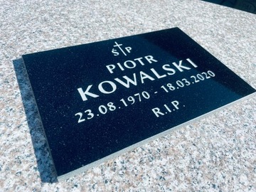 TABLICA NA POMNIK TABLICA GRANITOWA 30x20 z napisem