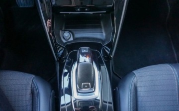 Peugeot 2008 II SUV 1.2 PureTech 130KM 2021 Peugeot 2008 Peugeot 2008 Allure Pack 1.2 130km 1.2 Benzyna 130KM, zdjęcie 23