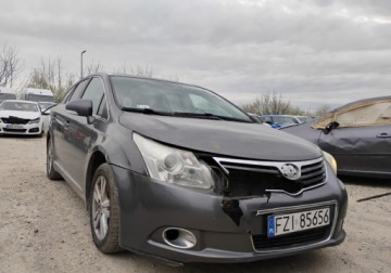 Toyota Avensis III Wagon 2.0 D-4D 126KM 2010 Toyota Avensis 2010r, 2.0 DIESEL. Lekko uszkodzony przod. Jezdzi. 2.0, zdjęcie 1