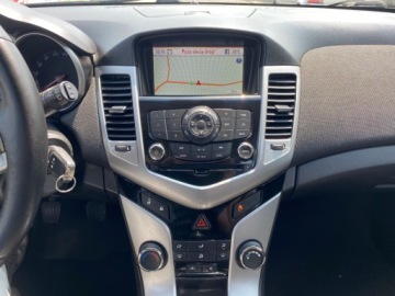Chevrolet Cruze Sedan 2.0 VCDI 16V DOHC 163KM 2012 Chevrolet Cruze NAWIGACJA PARKTRONIC TYL TEMPOMAT NOWE TARCZE SWIECE KOMPL, zdjęcie 10