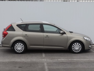 Kia Ceed I SW Facelifting 1.6 CRDi VGT 115KM 2010 Kia Ceed 1.6 CRDi, Salon Polska, Klima, zdjęcie 5