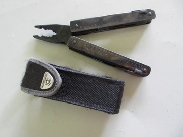 VICTORINOX WIELOFUNKCYJNE KOMBINERKI KIESZONKOWE