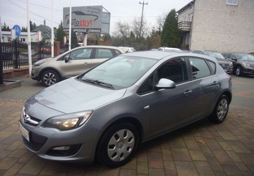 Opel Astra J Hatchback 5d Facelifting 1.6 Twinport ECOTEC 115KM 2014 Opel Astra Opel Astra J Salon PL - seriws 1.6 Benzyna 116KM, zdjęcie 1