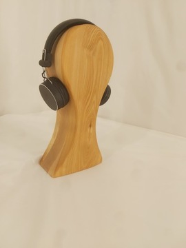 Деревянная головка для наушников.