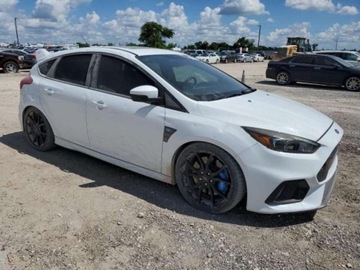 Ford Focus III RS 2.3 EcoBoost 350KM 2017 Ford Focus 2017, 2.3L, 4x4, po gradobiciu 2.3 Benzyna 350KM, zdjęcie 3