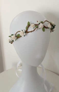 Нежный бело-зеленый натуральный венок для причастия