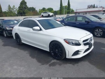 Mercedes Klasa C W205 2019 Mercedes-Benz Klasa C 2019 MERCEDES-BENZ C 300 2.0 Benzyna 255KM, zdjęcie 1