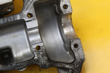 ГОЛОВКА ЦИЛИНДРА ПРАВАЯ SPRINTER 906 3.0 CDI R6420163601