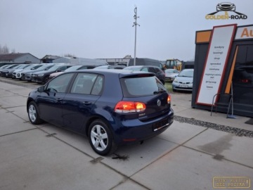 Volkswagen Golf VI Hatchback 5d 1.6 TDI-CR DPF BlueMotion 105KM 2010 Volkswagen Golf 1,6 TDI 105 KM klima elektryka pdc alu oplacony 1.6 Diesel, zdjęcie 7