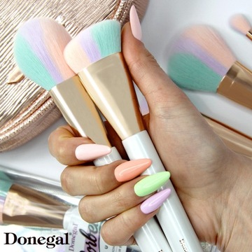Donegal Кисть для макияжа для пудры, румян, бронзатора и хайлайтера.