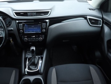 Nissan Qashqai II Crossover 1.2 DIG-T 115KM 2017 Nissan Qashqai 1.2 DIG-T, Salon Polska, zdjęcie 7