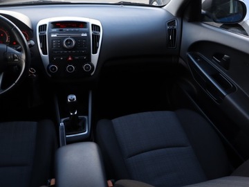 Kia Ceed I SW Facelifting 1.4 DOHC CVVT 90KM 2010 Kia Ceed 1.4 CVVT, Klima, Podgrzewane siedzienia, zdjęcie 7