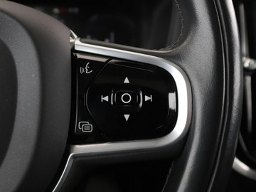 Volvo V60 II  Kombi Plug-in 2.0 T6 Plug-In Hybrid 341KM 2020 Volvo V60 Inscription Expression PHEV AWD T6, zdjęcie 32