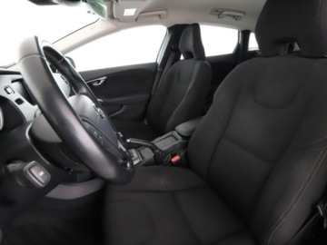 Volvo V40 II 2017 Volvo V40 navi PDC tempomat grzane fotele LED, zdjęcie 12